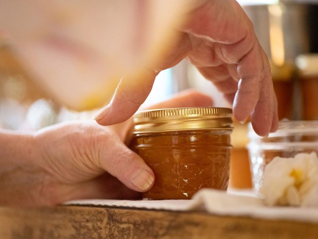 An image of a jar being unscrewed