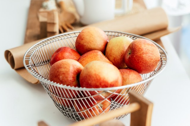 An image of a bowl of apples